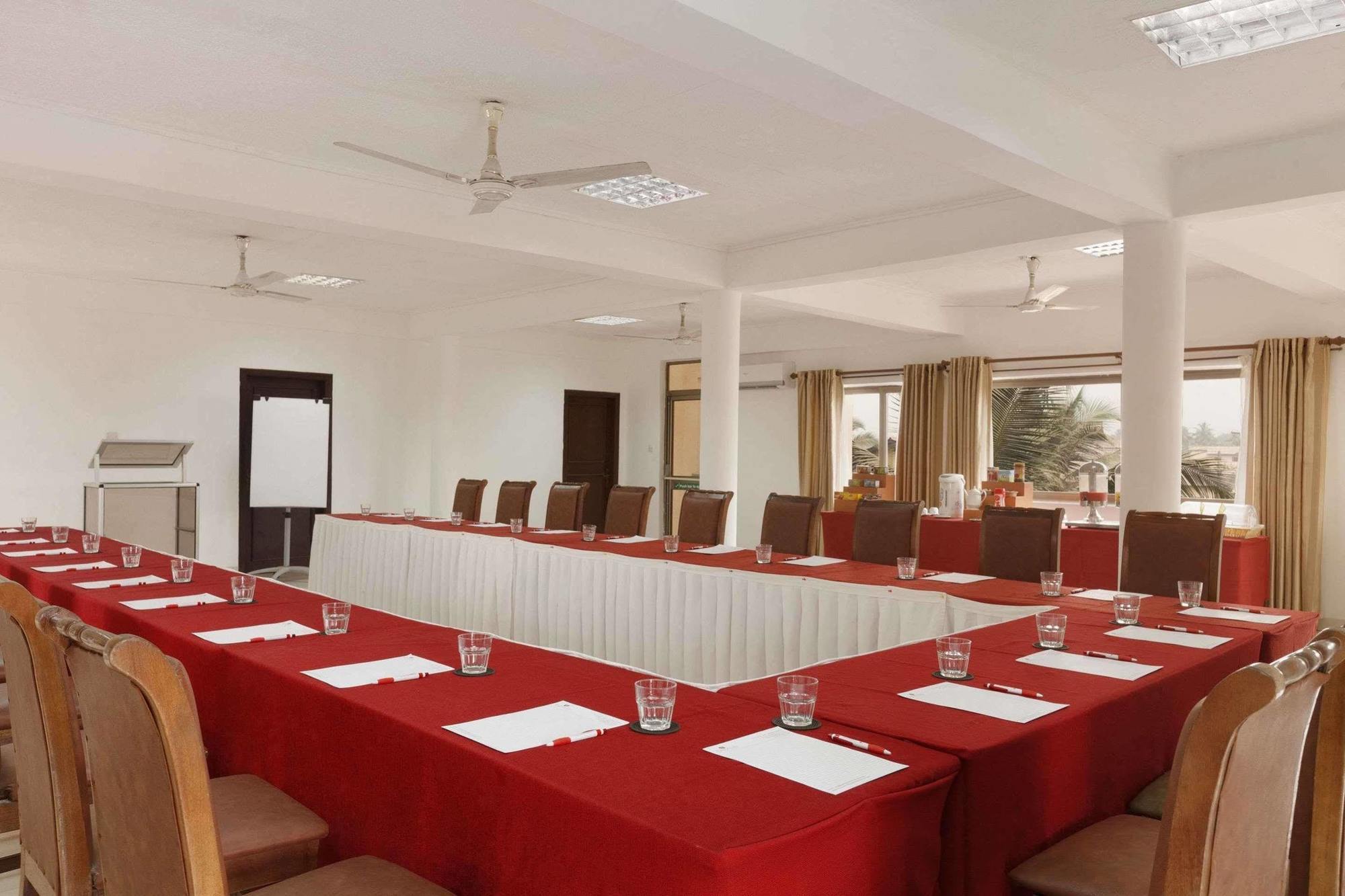 Ramada Resort אקרה מראה חיצוני תמונה